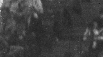 Fans en Nueva York esperando la llegada del grupo de pop británico The Beatles.