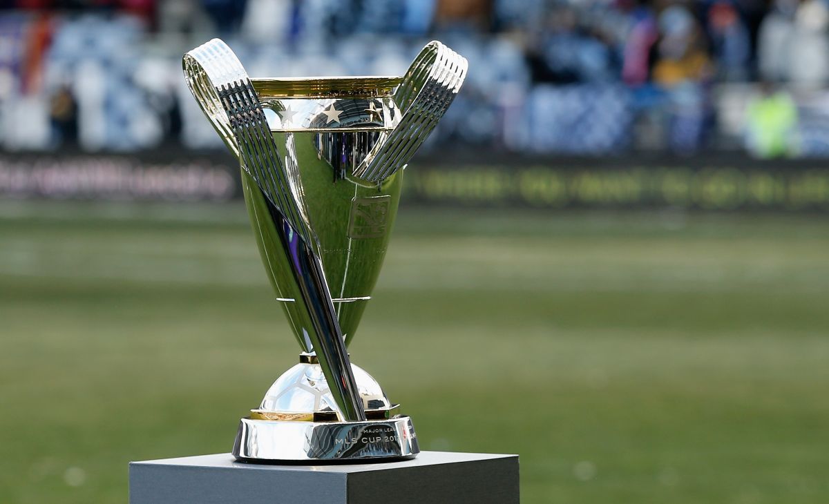 MLS Cup Trophy arrives in Los Angeles to be awarded to the winner of the Grand Final between Philadelphia Union and LAFC