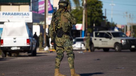 VIDEO: Captan a supuestos miembros de la Marina de México bailando a ritmo de banda en fiesta del Cártel de Sinaloa