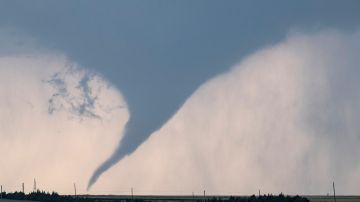 Tras tormentas eléctricas se genera alerta de tornado en el norte de Texas