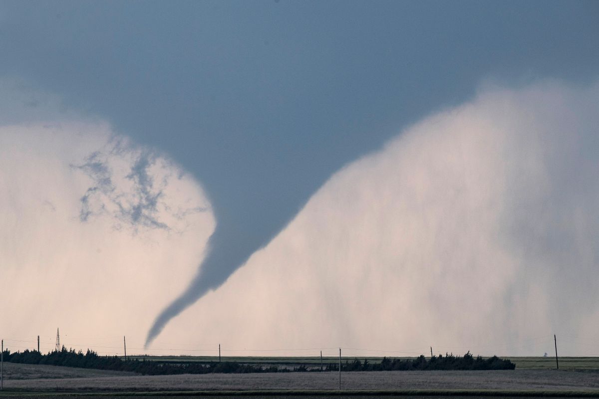Tras tormentas eléctricas se genera alerta de tornado en el norte de