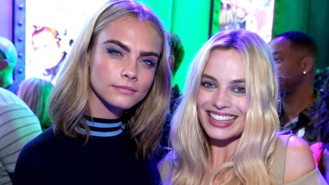 Las actrices Margot Robbie y Cara Delevinge trabajaron juntas en "Suicide Squad".