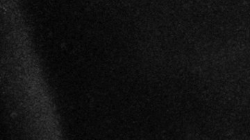 El cantante y compositor John Lennon (1940 - 1980) con su esposa Yoko Ono, firmando ejemplares de su libro de arte conceptual 'Grapefruit' en Selfridges, Londres, 15 de julio de 1971.