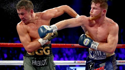 El boxeador mexicano Saúl Canelo Álvarez en una de sus primeras peleas ante Gennady Golovkin.