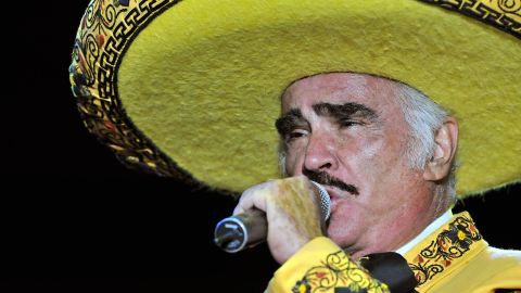 Vicente Fernández presuntamente tuvo múltiples amantes.