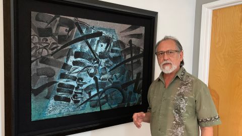 Chaz Bojórquez es considerado el Padrino del Grafitti en el oeste de Estados Unidos. (Araceli Martínez Ortega/La Opinión)