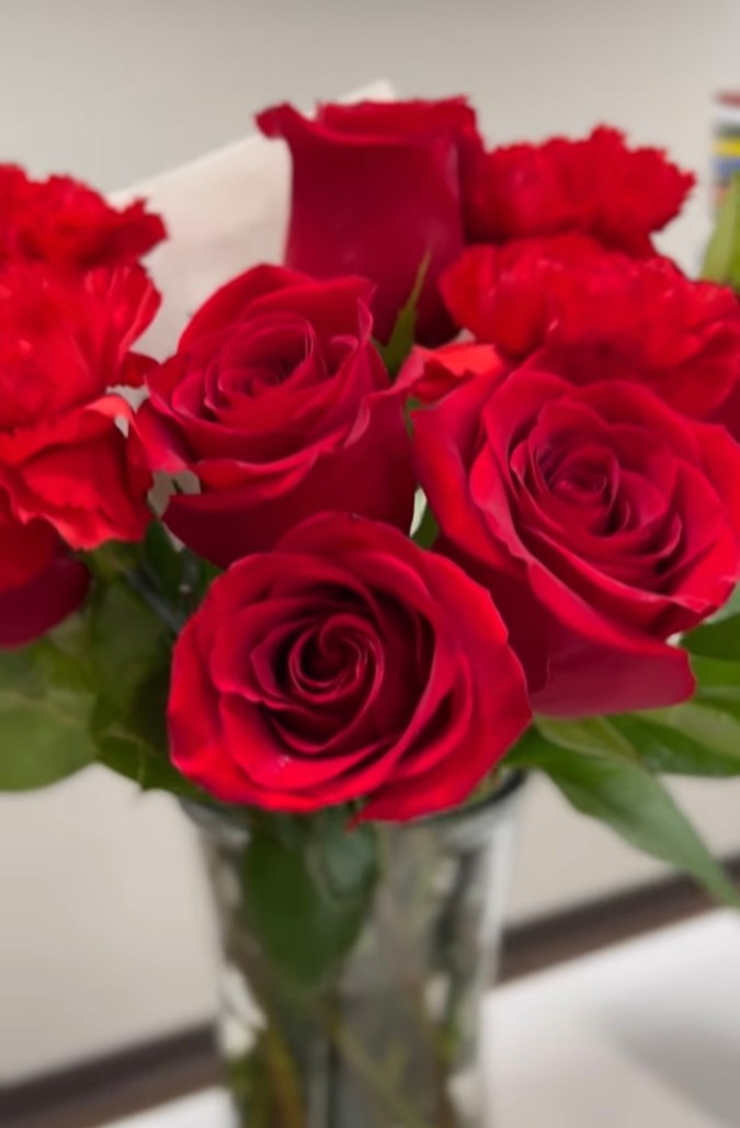 Las flores que le envió Toni Costa a Evelyn Beltrán por los 13 meses juntos