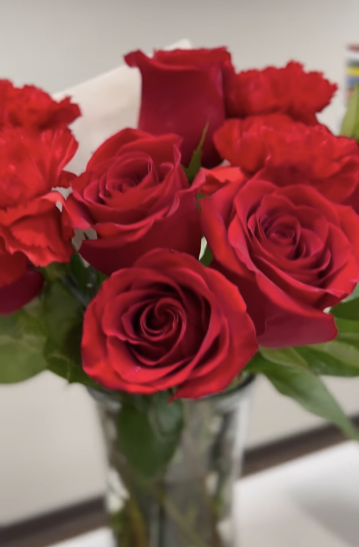 Las flores que le envió Toni Costa a Evelyn Beltrán por los 13 meses juntos