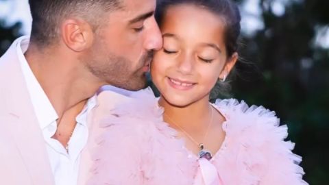 Toni Costa junto a su hija Alaïa