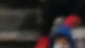 El delantero colombiano Luis Quiñones y el enttrenador Miguel Herrera conversan durante un partido del Clausura 2022.