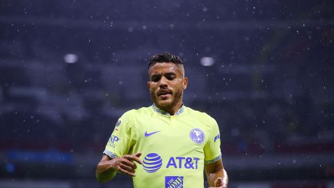 Jonathan dos Santos, jugador mexicano, uniformado con el Club América.