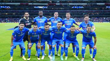 Jugadores de Cruz Azul durante el partido de la jornada 17 del torneo Apertura 2022.