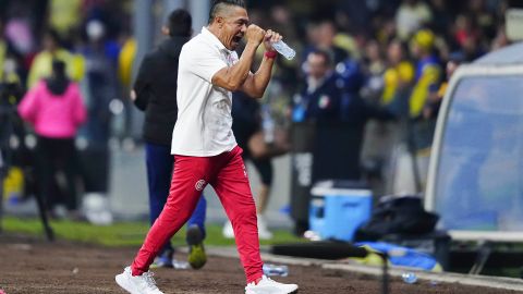 Ignacio 'Nacho' Ambriz, entrenador del Toluca, celebra haber eliminado al América en el Apertura 2022 de la Liga MX.