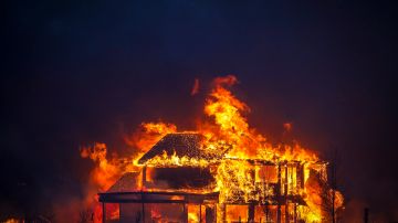 Incendio en una casa de Oklahoma deja 8 muertos, investigan posible homicidio