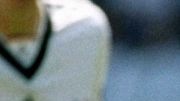 Jurgen Klinsmann disputa el balón contra Pavel Pardo en el juego entre Alemania y México en Francia 98.