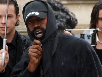 Kanye West durante el Paris Fashion Week 2022.