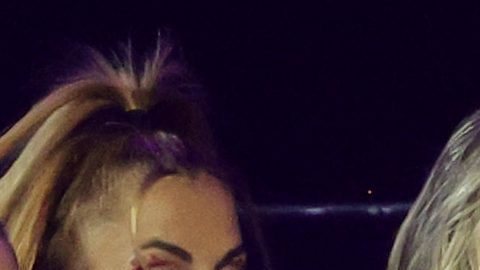 Karol G en el $trip Love Tour 2022 con sus bailarinas.