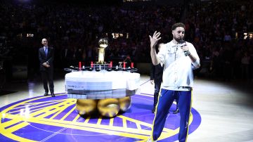 Klay Thompson en la ceremonia de entrega de anillos de la NBA.