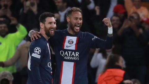 Messi y Neymar celebran para el PSG.