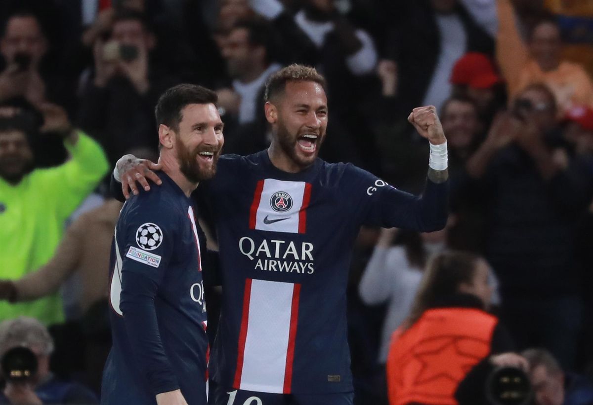 Messi y Neymar celebran para el PSG.