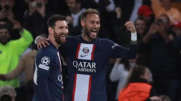 Messi y Neymar celebran para el PSG.