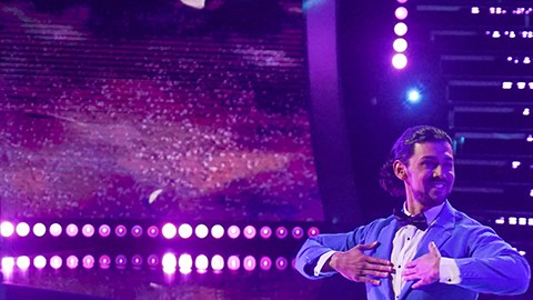 Miguel Martínez baila por su abuelita que padece de Alzheimer