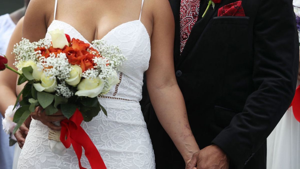 Woman fulfills her dream of getting married in white with her daughter’s friend!