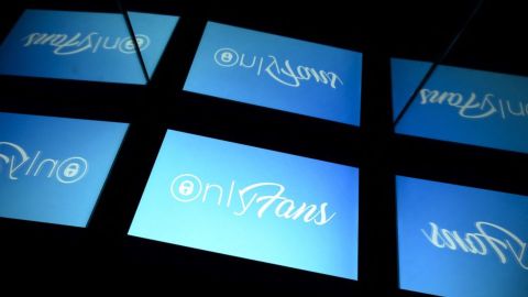 Mujer de 70 años, al borde del olvido y de la quiebra, se vuelve millonaria gracias a su OnlyFans