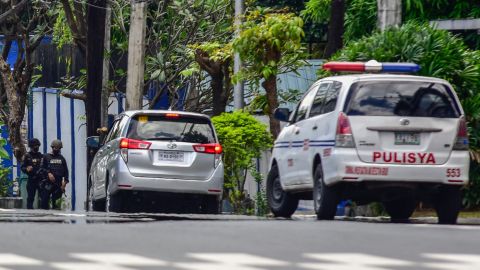 Mujer encerrada en jaula de perro durante 20 días después de ser secuestrada en una noche de fiesta y golpeada con bates