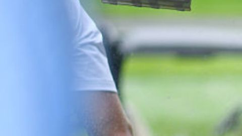 Mujer se queja de no ser tomada en serio por guapa, pero triunfa en el golf y con su nuevo calendario