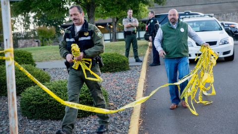 Niña de cinco años atada y sujetada del cuello con collar eléctrico de perros en casa de los horrores en Portland