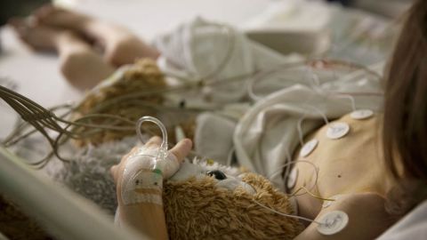 El pequeño Declan Johnson sobrevivió gracias a la oportuna atención médica