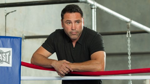 Óscar de la Hoya realizó una importante donación para los pacientes con cáncer de mama.