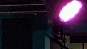 Julián Torres presentándose en Downtown Disney Live el viernes. (Jacqueline García/La Opinión)