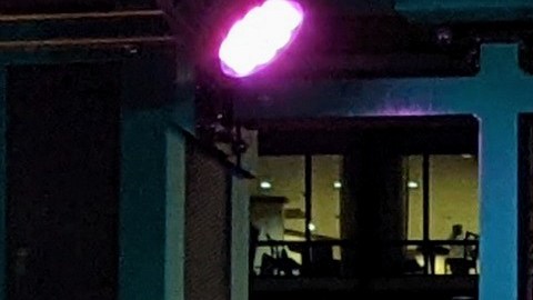 Julián Torres presentándose en Downtown Disney Live el viernes. (Jacqueline García/La Opinión)