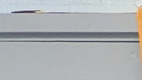 La maestra Florencia Terán y estudiantes de la escuela Our Lady of Guadalupe del este de Los Ángeles muestran su altar y decoraciones del Día de los Muertos. (Jacqueline García/La Opinión)