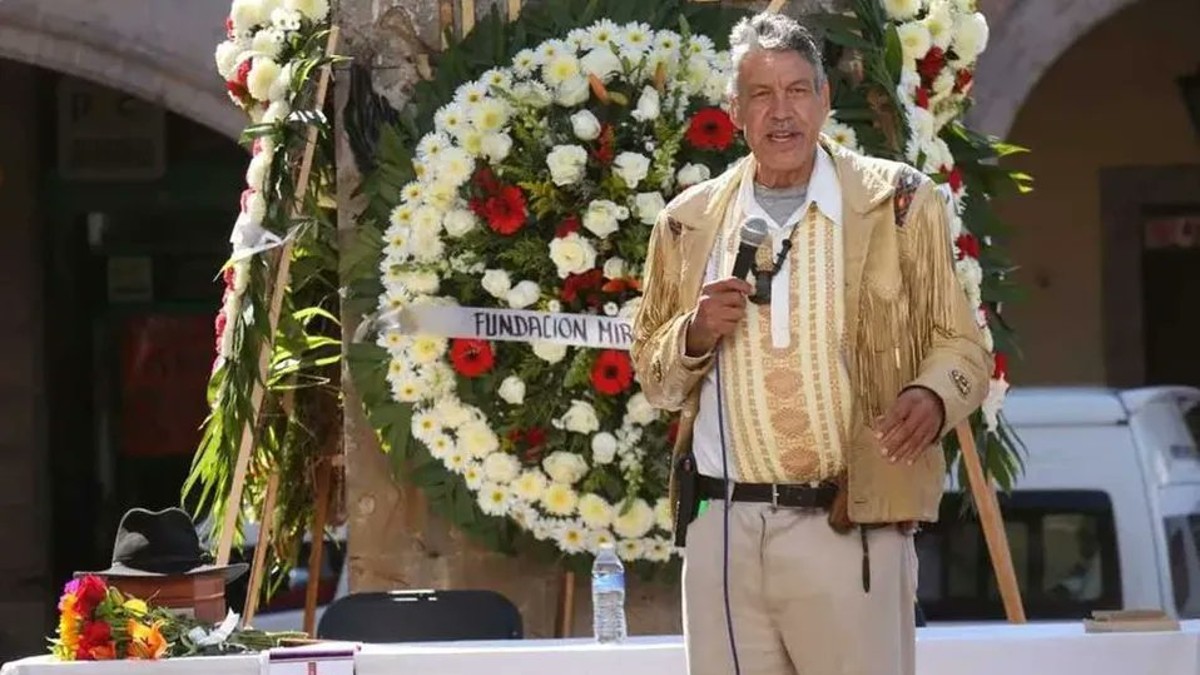 Iglesia inhabilita al “Padre Pistolas”, sacerdote que predicaba armado con  un revólver en Michoacán - La Opinión