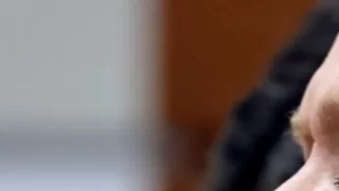 Los familiares de las víctimas mostraban su dolor a medida que la juez leía los 17 cargos en contra de Cruz.
