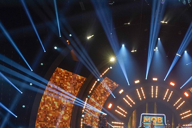 Paulina Rubio y los participantes abrieron la primera gala