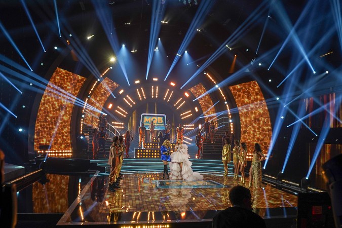 Paulina Rubio y los participantes abrieron la primera gala