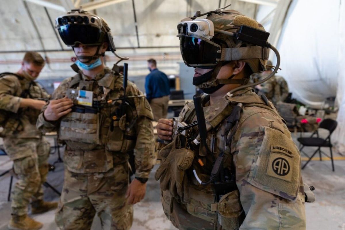 Las gafas de realidad virtual de Microsoft prometen ayudar a los soldados en el campo de batalla