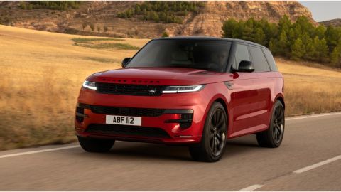 La Ranger Rover Sport P530 First Edition se muestra exactamente como lo que es: un SUV de lujo