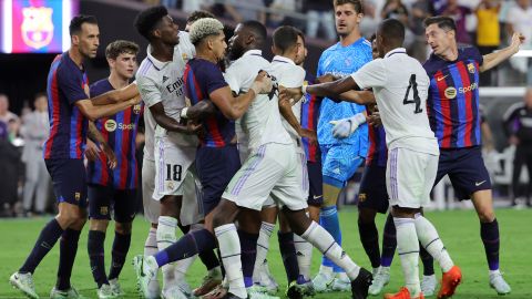 Este Real Madrid - FC Barcelona llega con ambos en lo alto de la tabla en LaLiga.