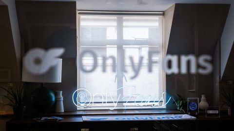 Renuncia a su profesión como maestra para triunfar en OnlyFans
