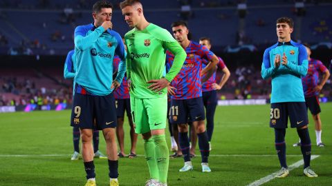 Robert Lewandowski junto a Ter Stegen agradecen apoyo de la afición culé.