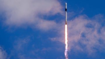 SpaceX lanzó misión Crew-5 para la NASA que transporta 4 astronautas, una de ellos rusa, hacia la estación espacial