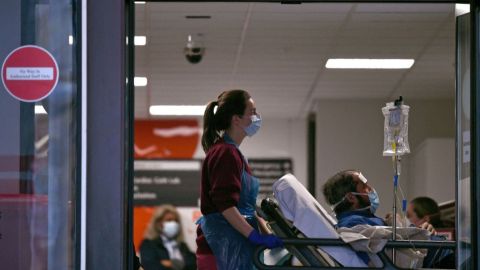 Termina su noche de bodas en el hospital tras inverosímil accidente