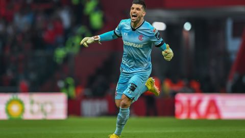 Tiago Volpi fue el héroe del partido para Toluca.