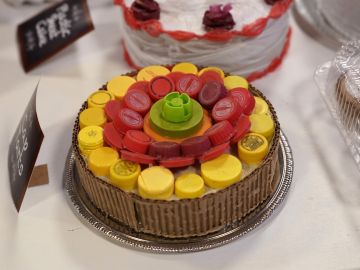 Tienda japonesa vende pasteles de plástico por error