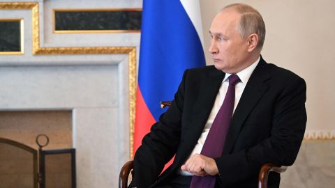 Vladimir Putin le dijo a Elon Musk que usaría armas nucleares si Ucrania intentaba retomar Crimea, señala reporte